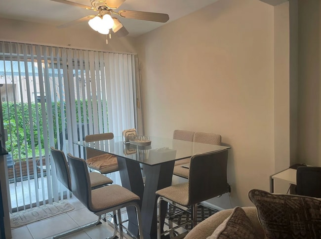 Foto del edificio - 2738 NE 28th Ct