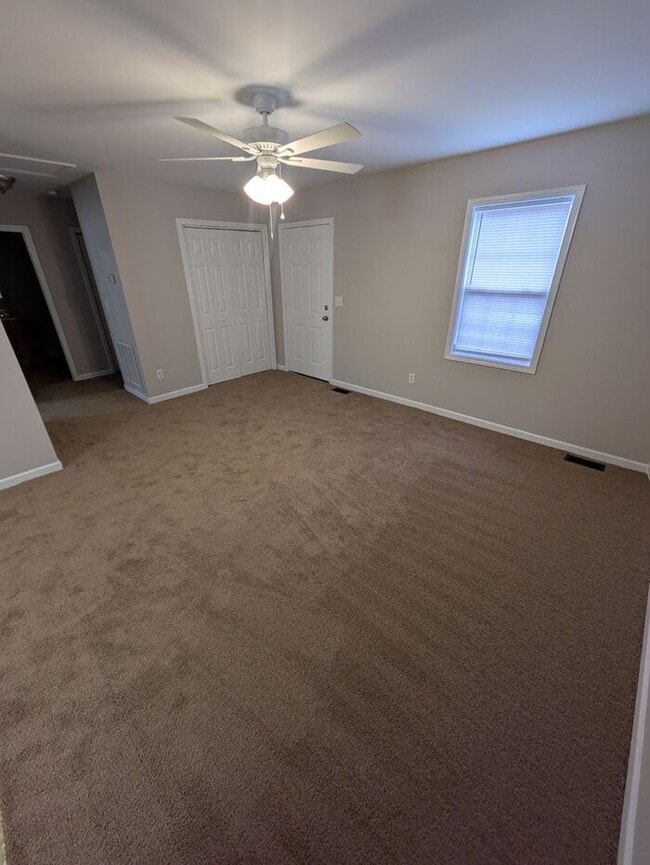 Building Photo - 2BD/1BA Duplex in Newton