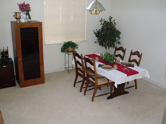 Foto del edificio - 301 Summerwind Dr