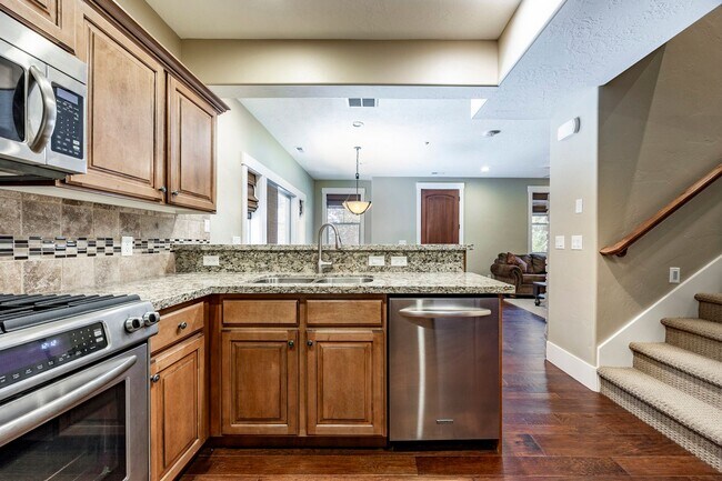 Foto del edificio - Fully Furnished Mountain Modern Twin Home ...