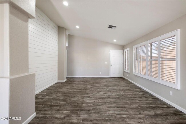 Foto del edificio - 4623 E Desert Wind Dr.