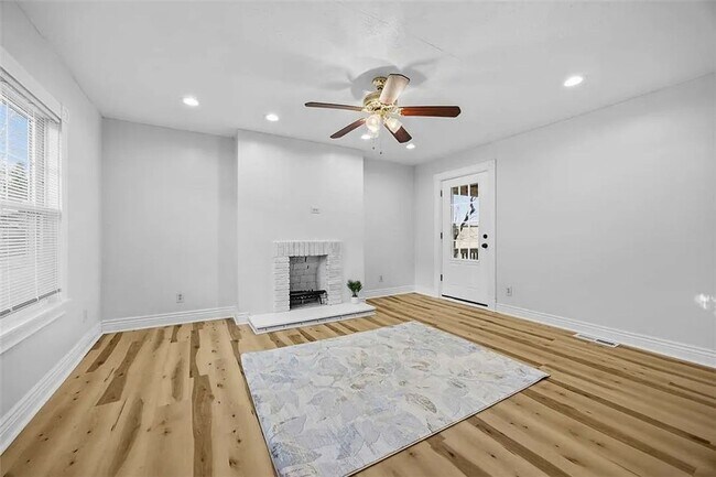 Foto del edificio - Beautiful 3 bedroom, 2 full bathroom home for rent in the Oakland area AVAILABLE NOW!