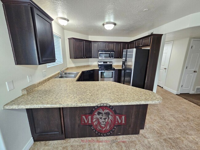 Foto del edificio - Great Ground-Level 3 Bed 2 Bath Sandy Condo!