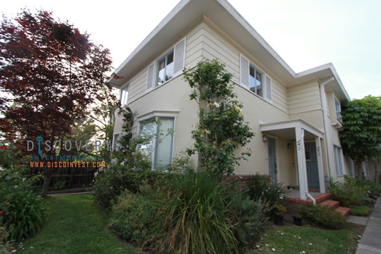 Foto principal - Desirable Elmwood Split Level Townhouse