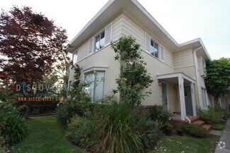 Building Photo - 2411 Russell St