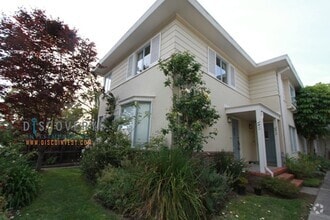 Building Photo - 2411 Russell St