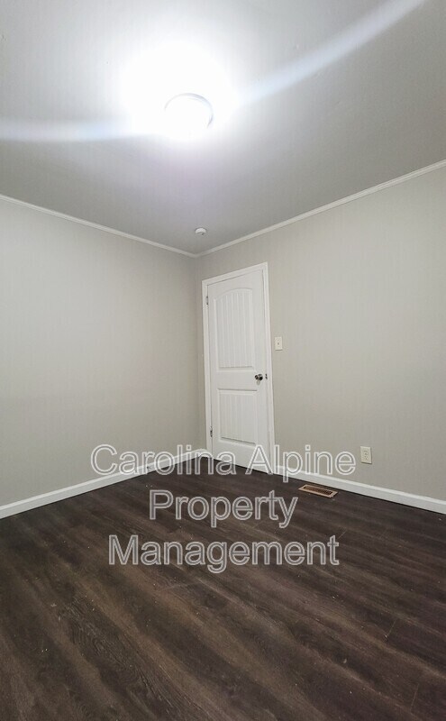 Foto del edificio - 1132 Browns Ave
