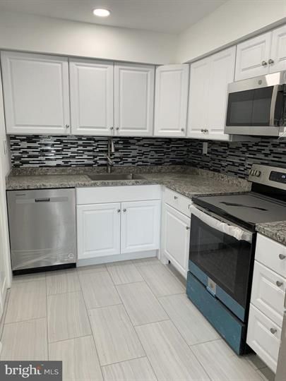 Building Photo - 2113 Harbour Dr