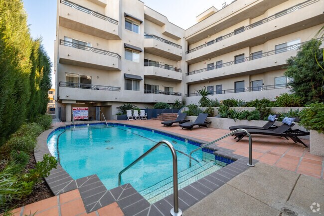 Piscina - Carlyle Condominiums