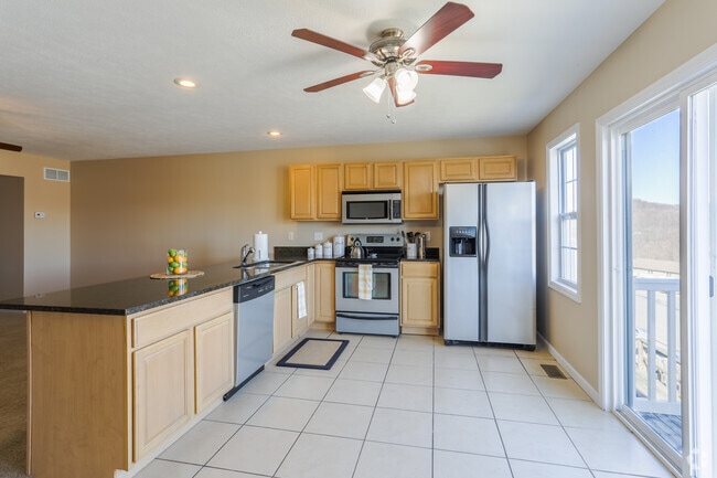 3BR, 3.5BA - 2600 SF - Graycliff Luxury Townhomes