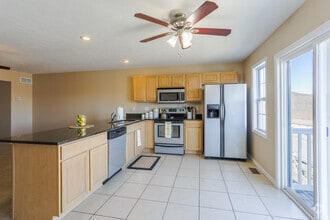 3BR, 3.5BA - 2600 SF - Graycliff Luxury Townhomes