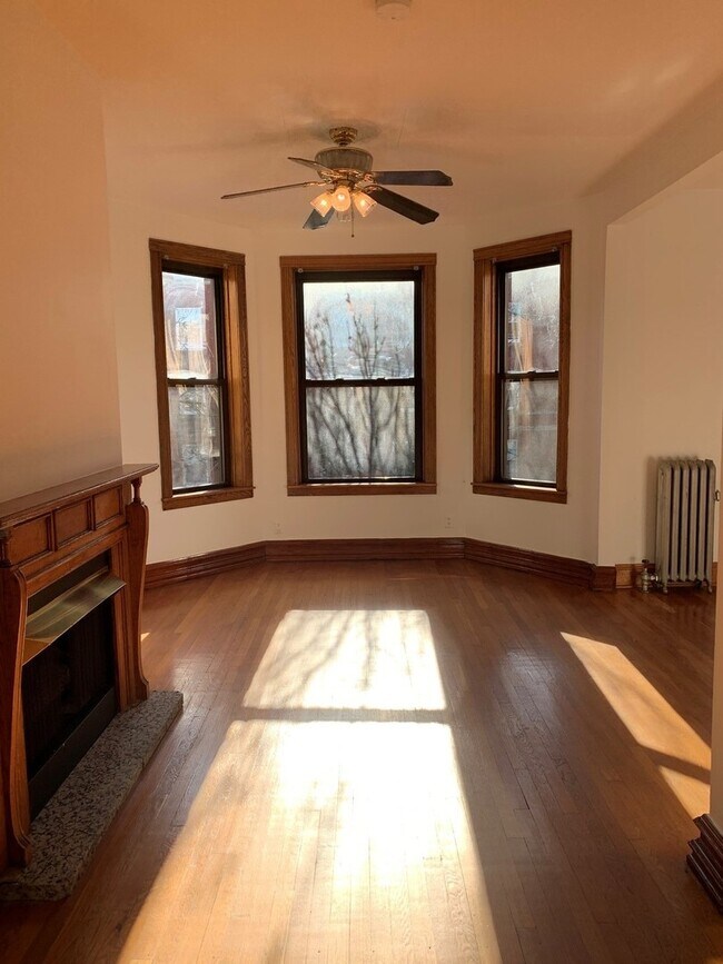 Foto del edificio - 1422 W Foster Ave
