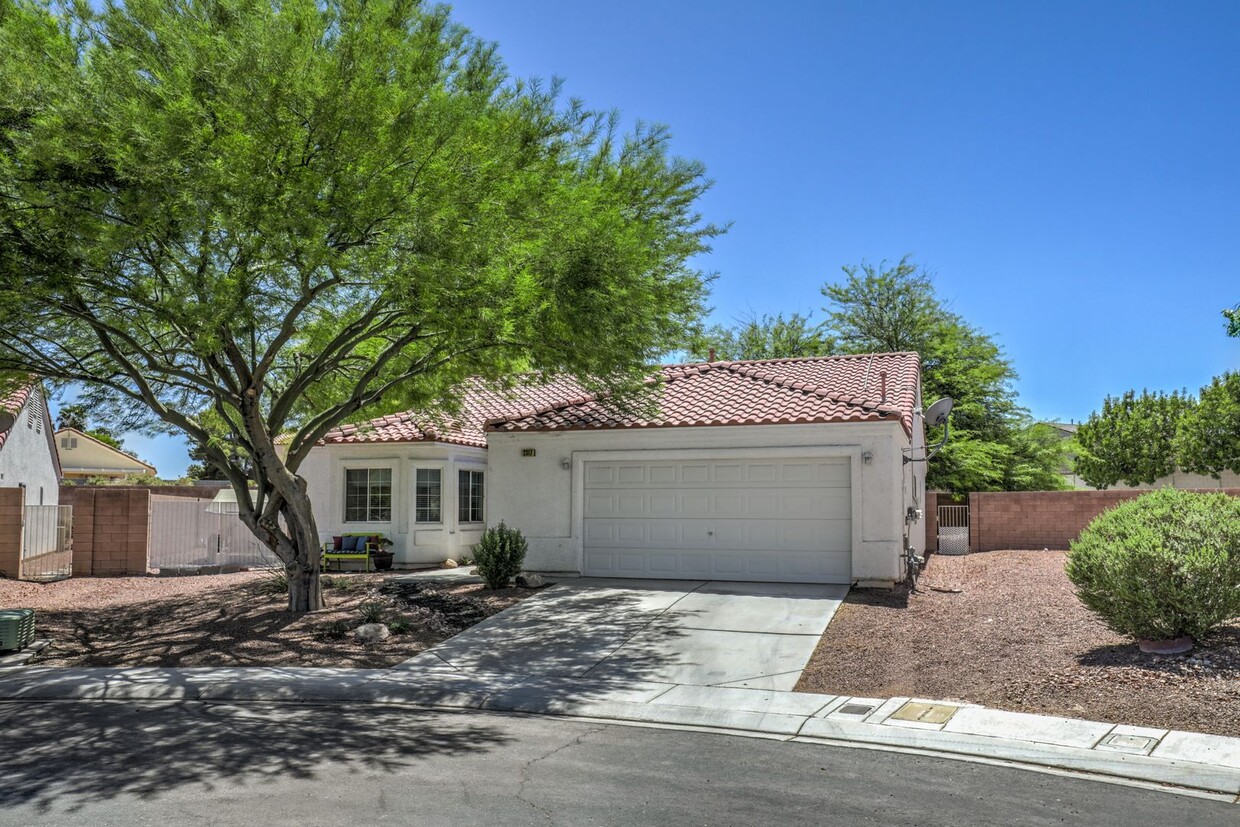 Foto principal - COMING SOON! Charming 3-Bed, 2-Bath Home w...