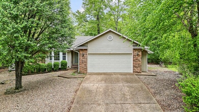 Building Photo - 11 Blakeney Ln