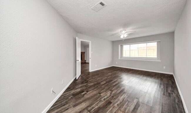 Foto del edificio - 6915 Cansfield Ct