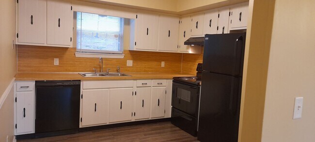 Foto del edificio - 1343 Highland Rd