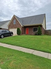 Building Photo - 161 Redcedar Cove