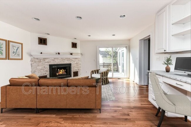 Building Photo - 305 N Greenbrier St