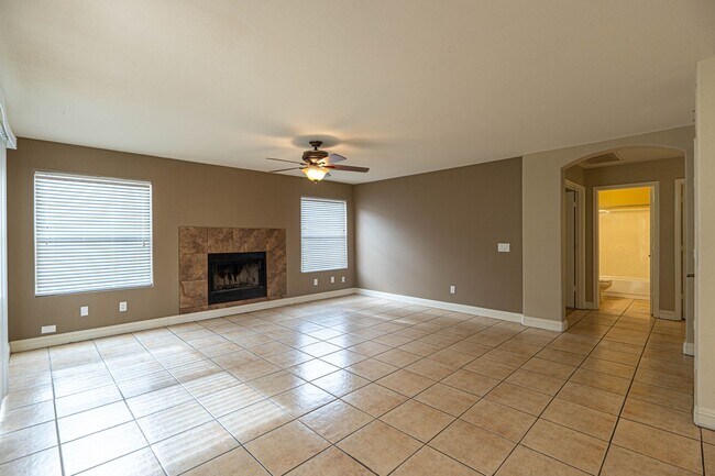 Building Photo - Great Chandler Location! This 5 bed/3 bath...