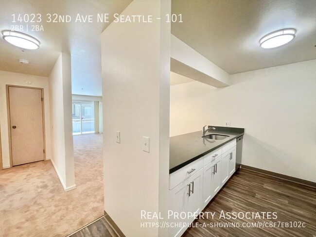 Building Photo - Spacious and Bright 2-Bed/2-Bath! **Parkin...