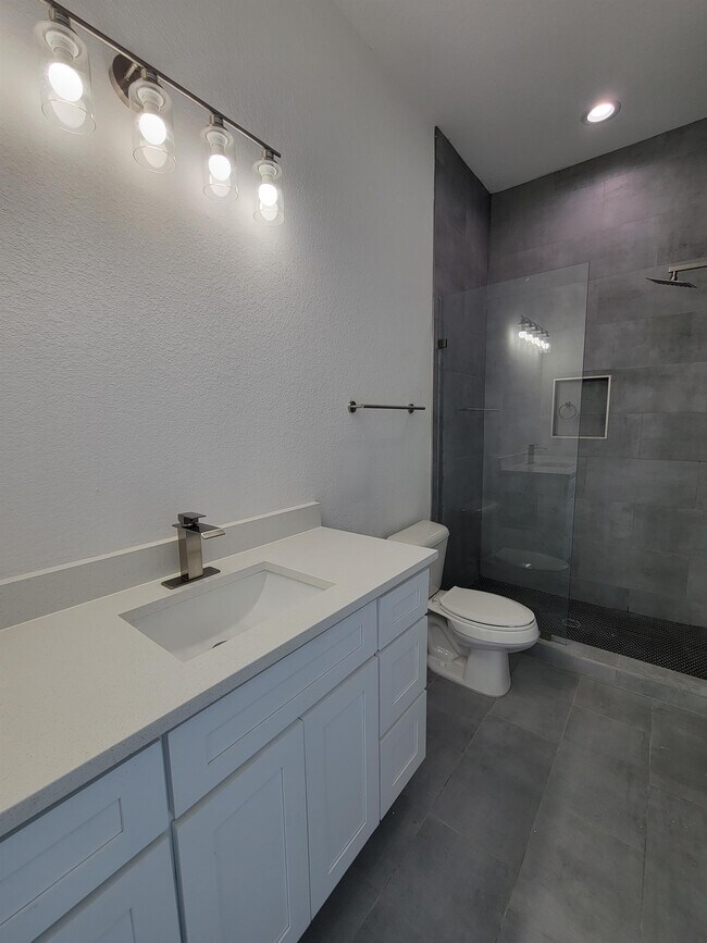 Foto del edificio - 3336 Noor St
