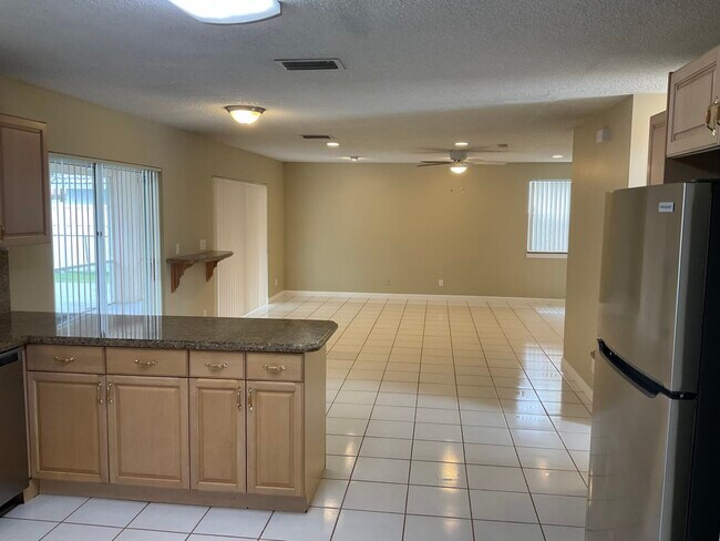 Building Photo - 9130 NW 44th Ct
