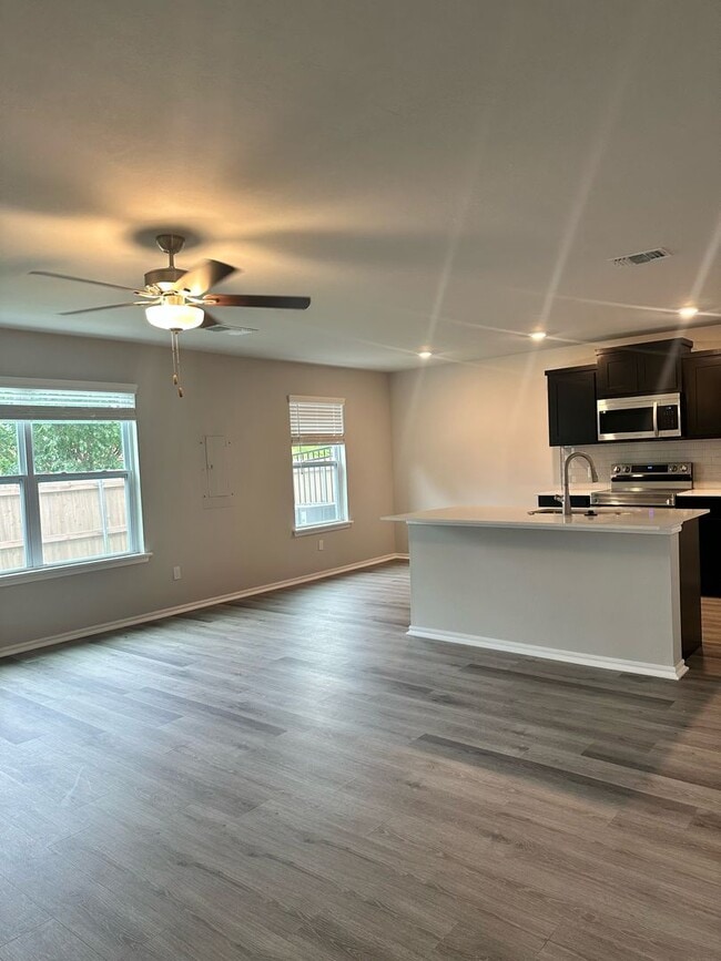 Building Photo - 1st Month Free!