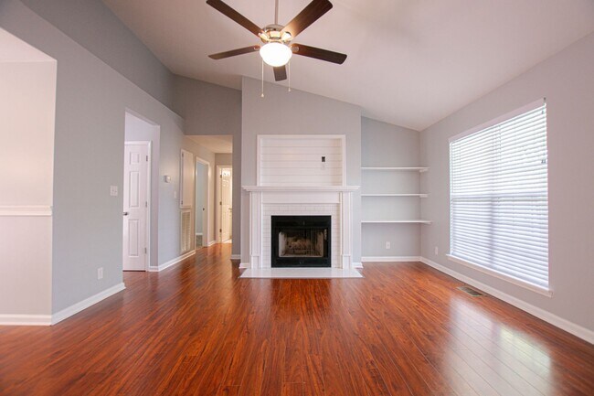 Building Photo - Pet Friendly Three Bedroom with Bonus!