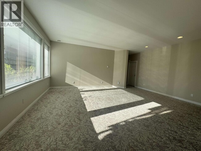 Building Photo - 20930-20115 115 Ave