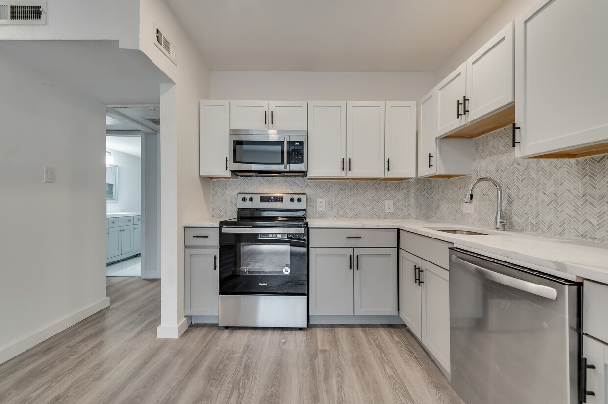 4330 Bowser Ave Unit 207, Dallas, TX 75219 Condo for Rent in Dallas