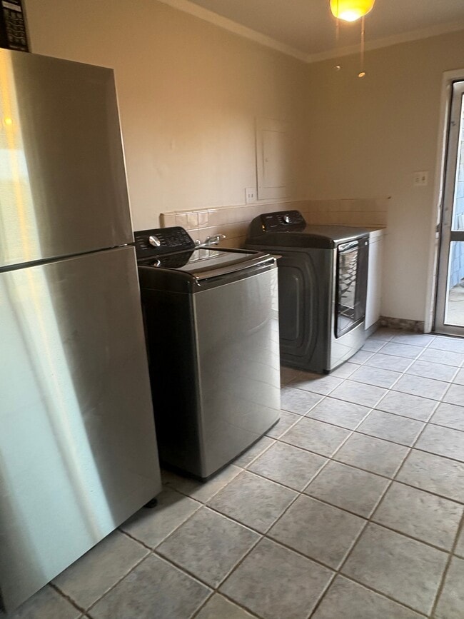 Foto del edificio - 1390 W 15th St