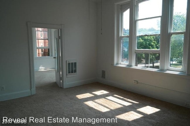Building Photo - 206 Laurens St
