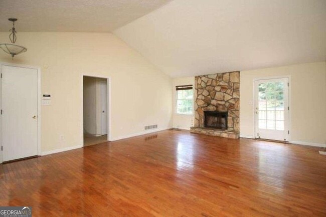 Foto del edificio - 220 Providence Rd