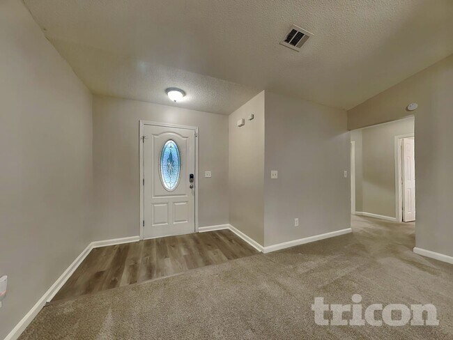 Building Photo - 10980 Thrasher Rd