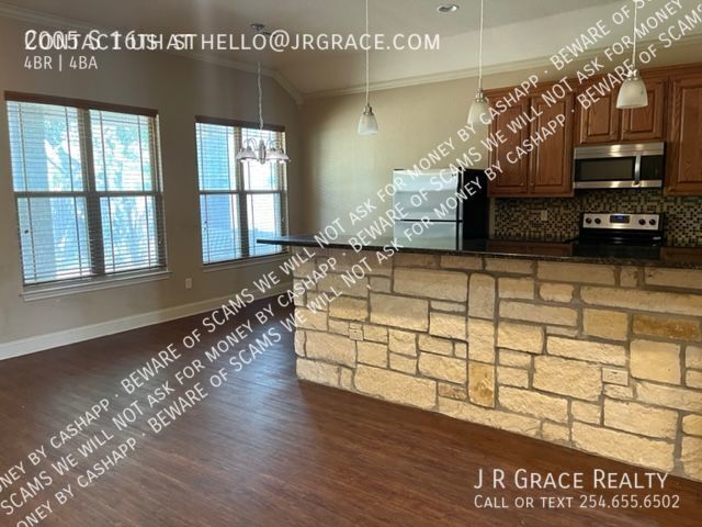 Building Photo - 2005 S 16th St