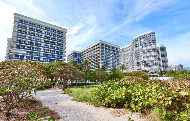 Foto del edificio - 9559 Collins Ave