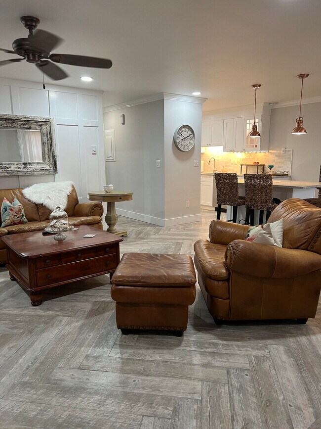 Foto del edificio - 157 1/2 Kings Hwy