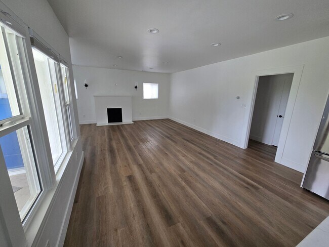 Building Photo - 1509 E Elizabeth St