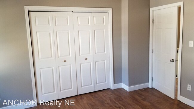 Building Photo - 3 br, 1 bath House - 2520 S 61st St