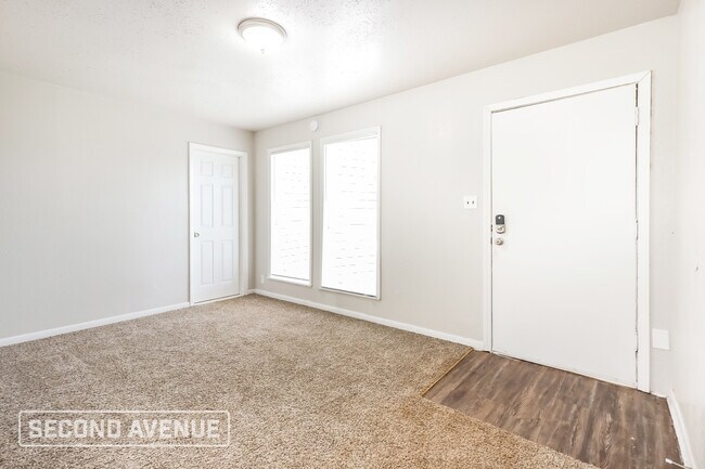Foto del edificio - 3701 Woodside Dr