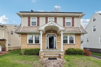 Building Photo - 48 Marinus St