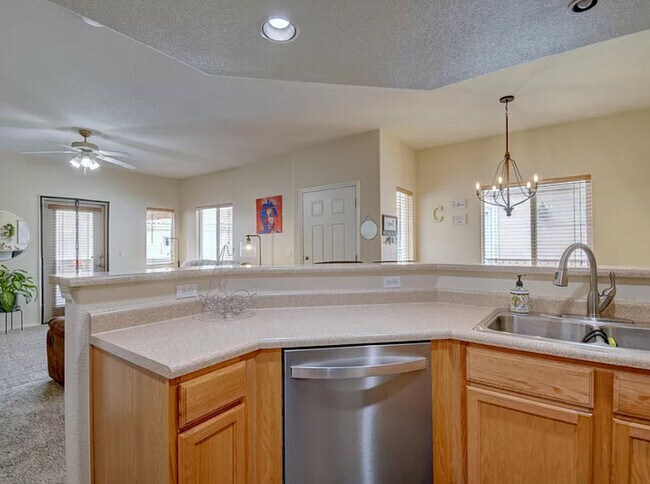 Building Photo - 6800 Vista Del Norte Dr NE