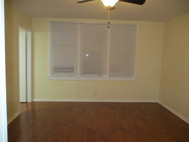 Livingroom - 2834 N Lawndale Ave
