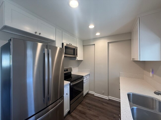 Building Photo - Great 2B/1BA Townhome in Escondido!