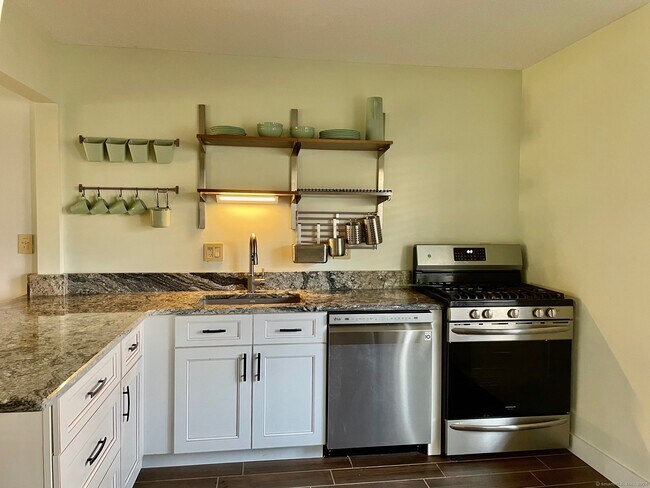 Foto del edificio - 56 Farmington Chase Crescent