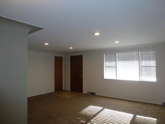 Foto del edificio - 8399 S Reed St