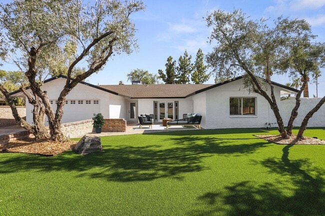 Foto del edificio - Prime ASU Location 5BR Home with Pool & Garage