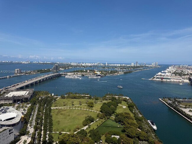 Building Photo - 900 Biscayne Blvd