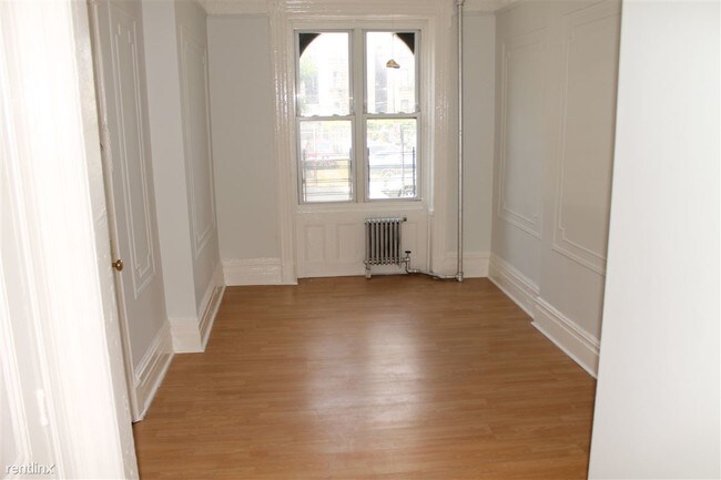 Building Photo - 662 Halsey St
