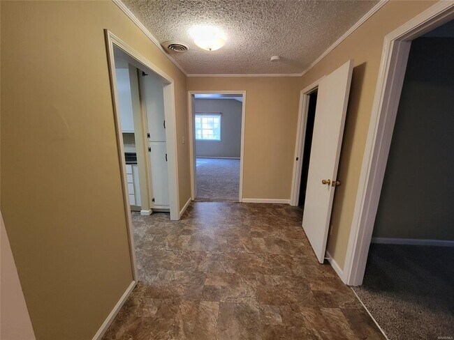 Foto del edificio - 1135 Lombard Dr